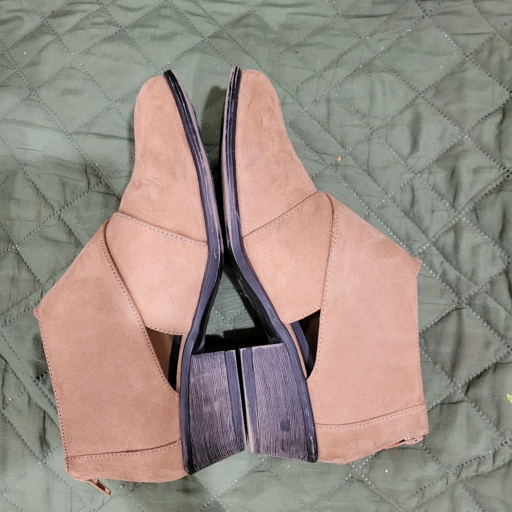 Tan size 8 bootie Avryl